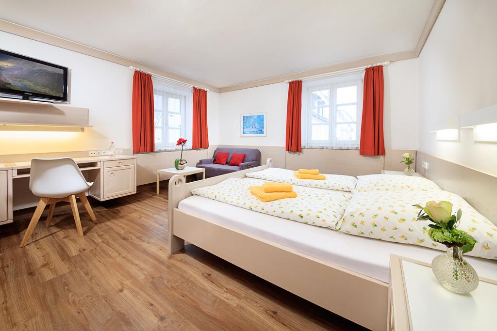 Hotel Garni Zur Laute Mindelheim Exteriör bild